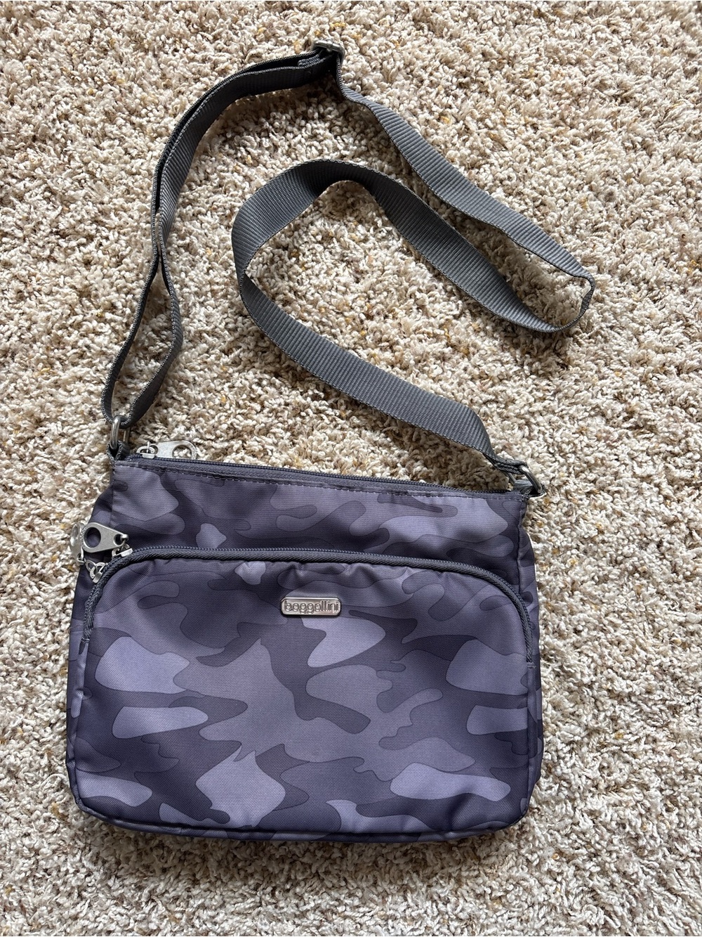 Baggallini‎ Joey Bagg Dark Grey Camo Lightweight Water-Resistant Nylon Crossbody